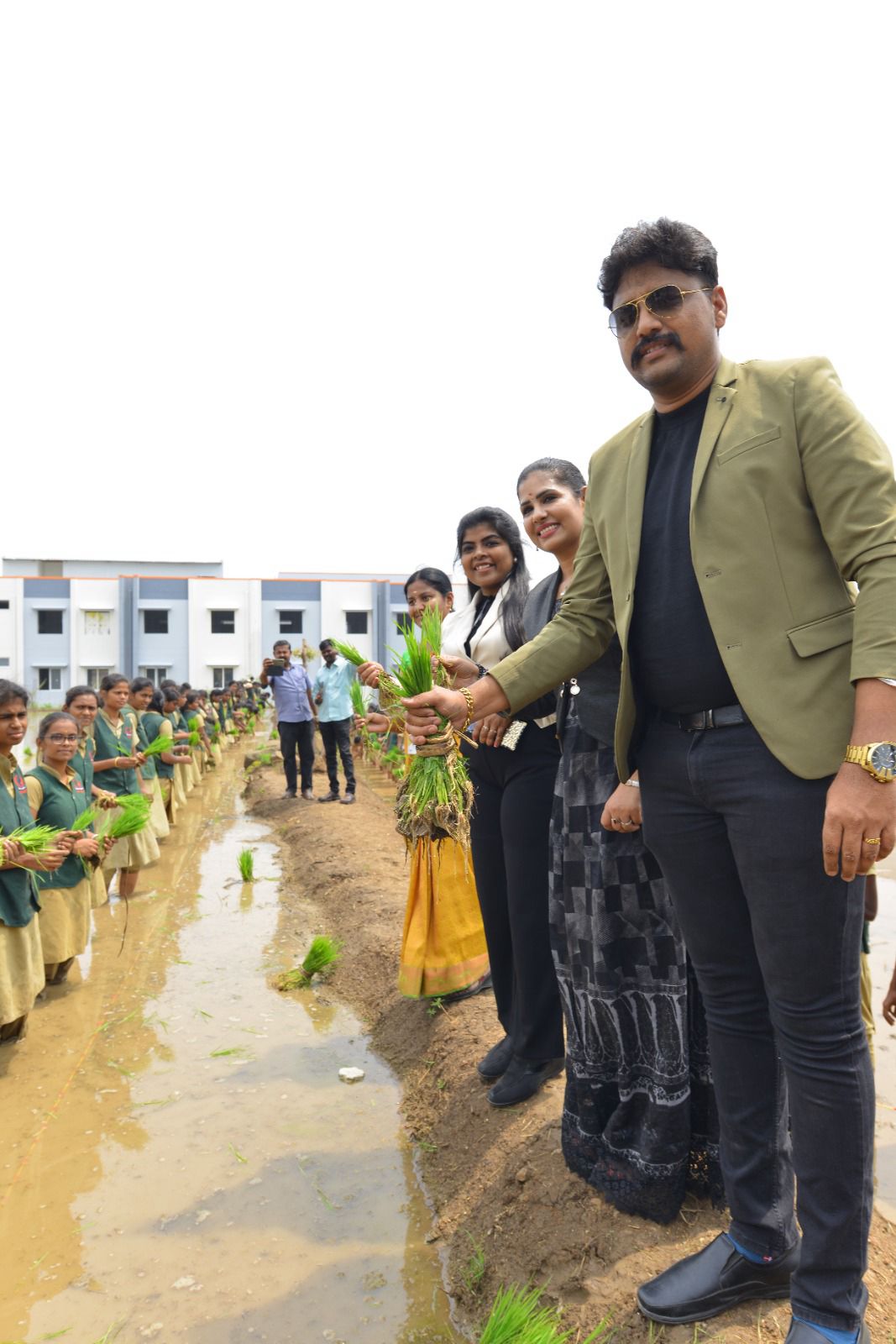 WORLD RECORD FOR PADDY SEEDLINGS TRANSPLANTING ON 174240 SQUARE FEET TO CREATE AWARENESS UNDER THE THEME "DON'T WASTE FOOD" BY 2000 COLLEGE STUDENTS